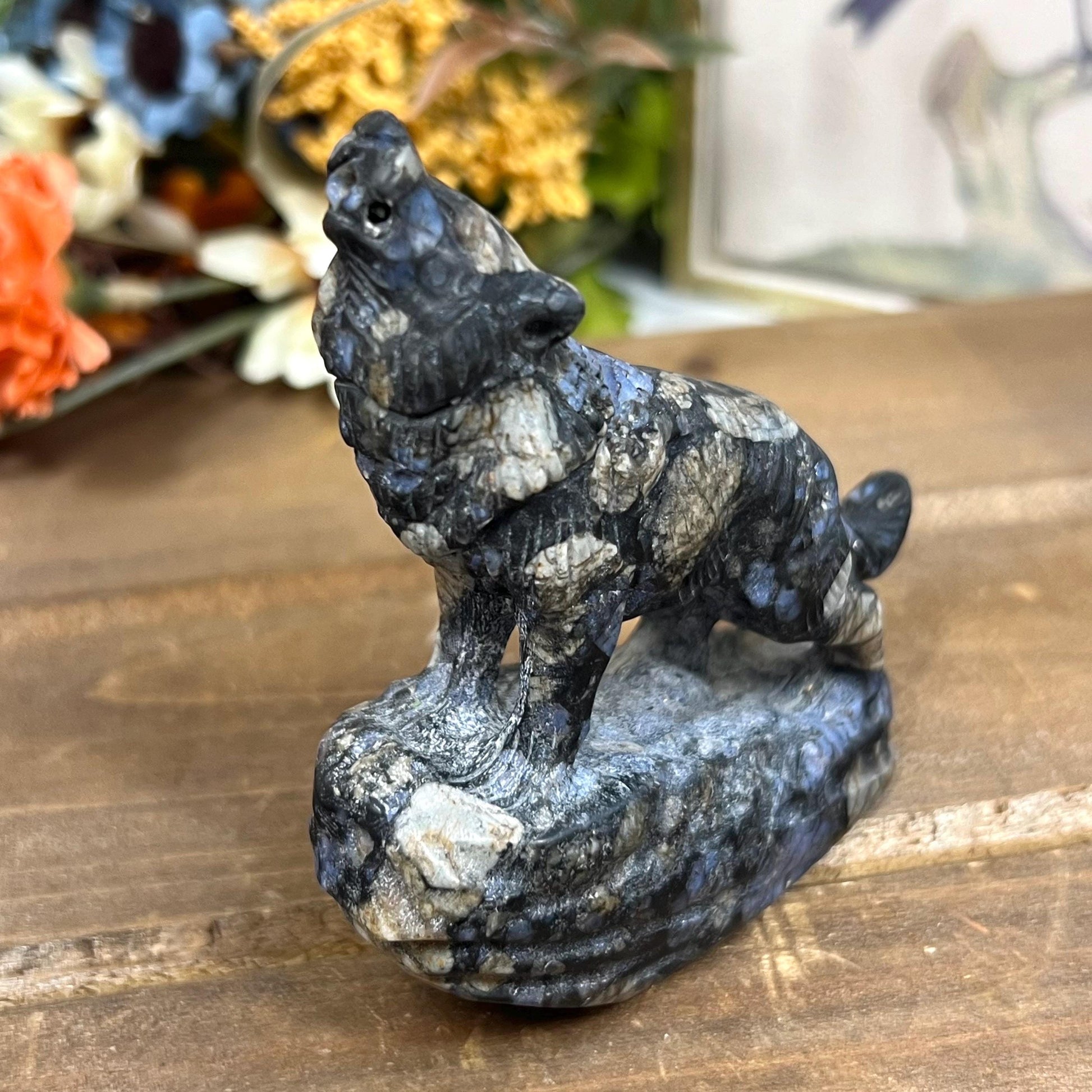 Que Sera Howling Wolf Carving | Rhyolite Wolf | Crystal Wolf