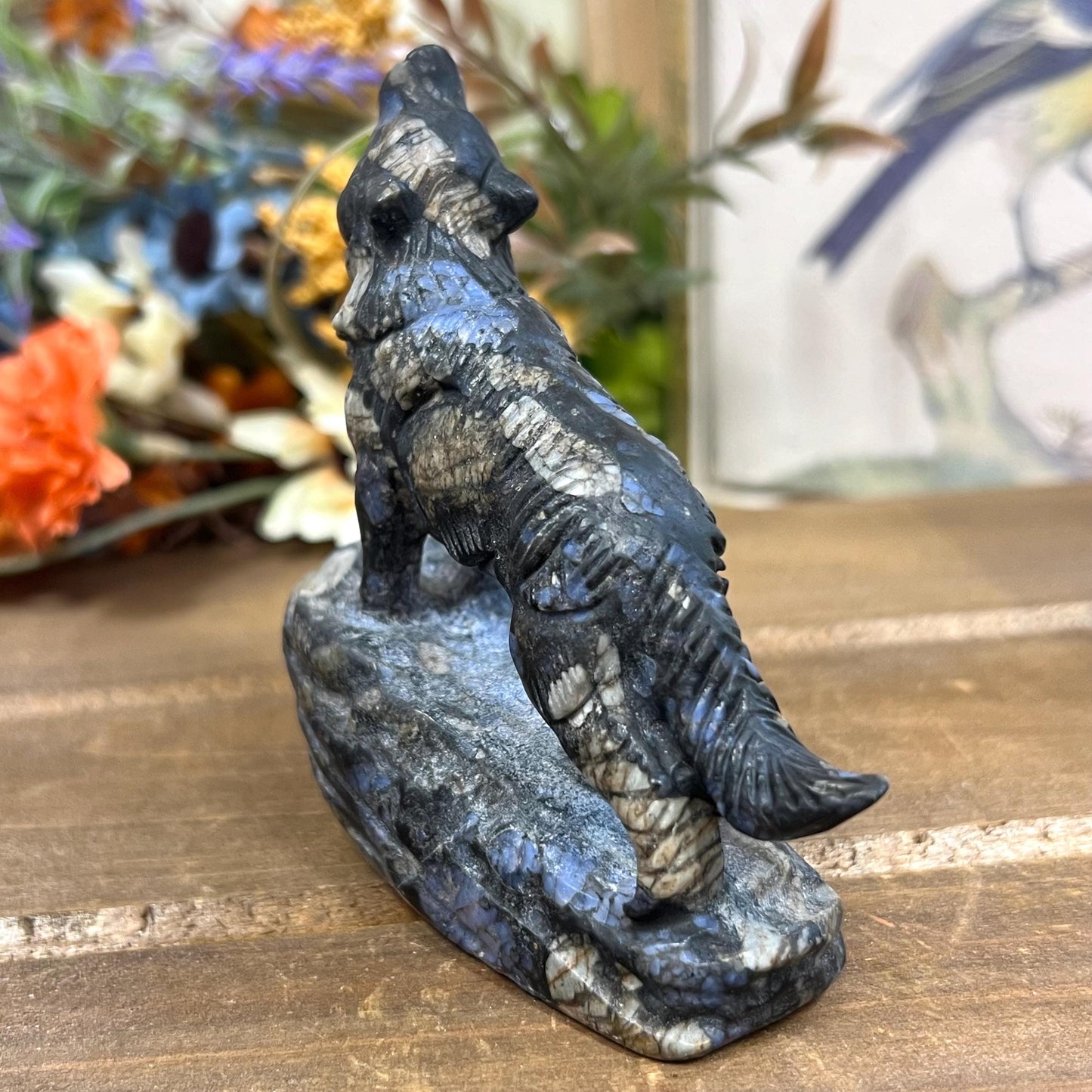 Que Sera Howling Wolf Carving | Rhyolite Wolf | Crystal Wolf