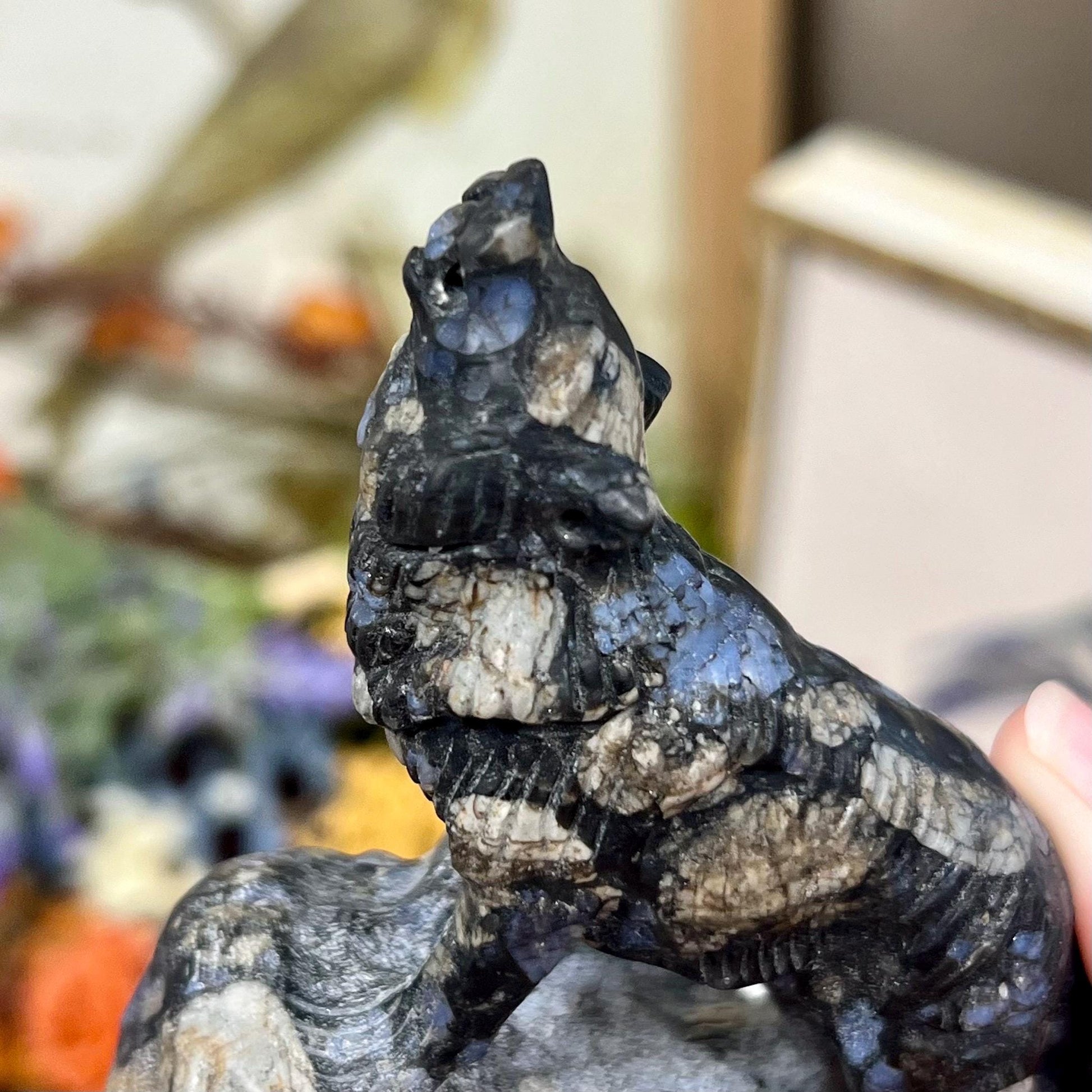 Que Sera Howling Wolf Carving | Rhyolite Wolf | Crystal Wolf