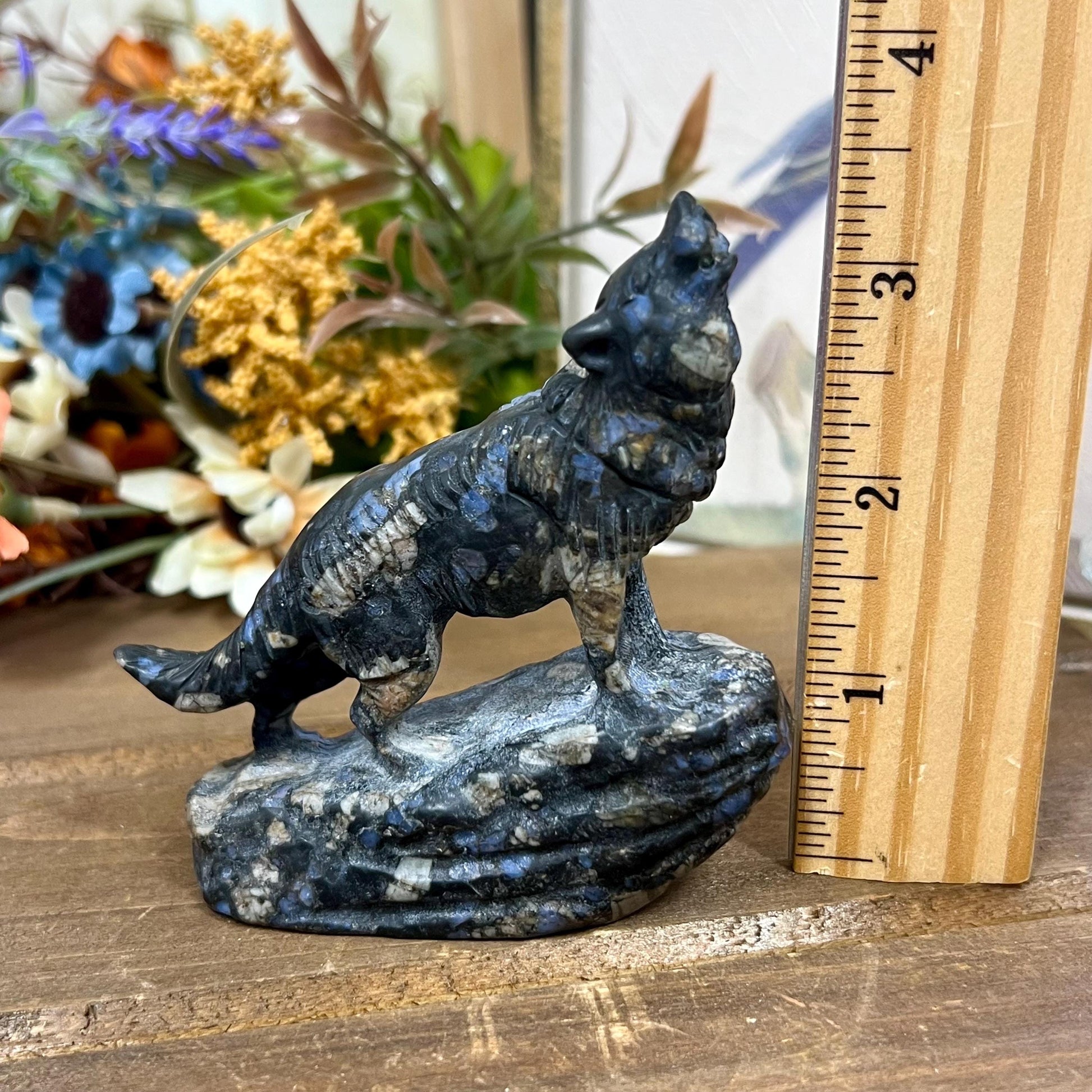 Que Sera Howling Wolf Carving | Rhyolite Wolf | Crystal Wolf